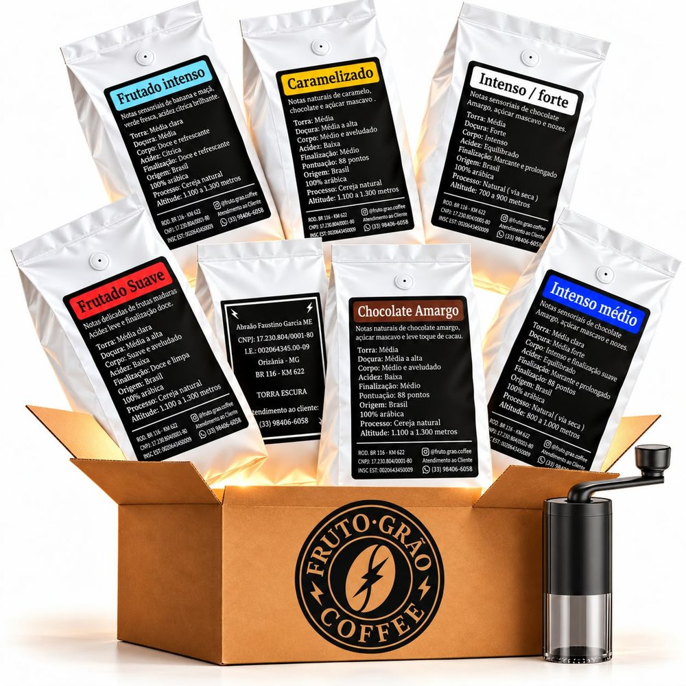 Kit Degustação Premium 7 × 250 g com um moedor de café: os sete cafés com o rótulo de cada um à mostra, na foto da Fruto Grão Coffee