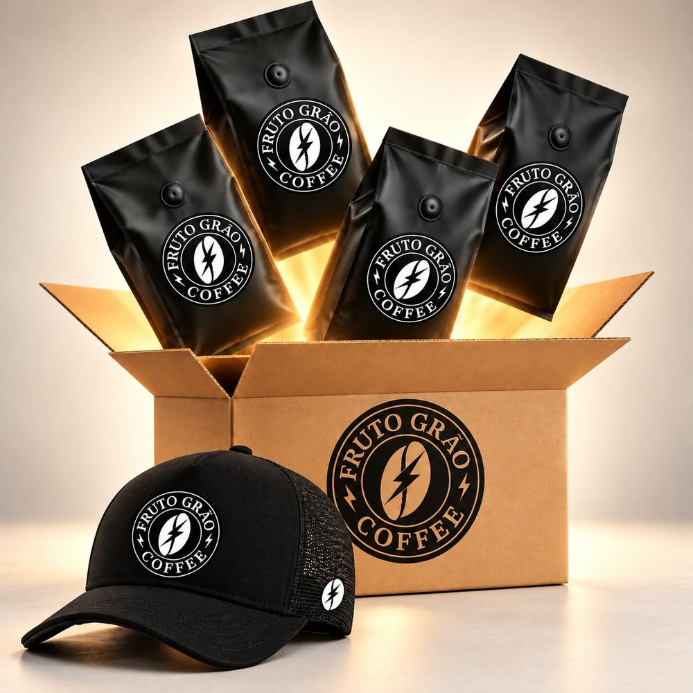 Kit Tanque Cheio + Boné: os pacotes de café e o que vai junto na caixa, na foto da Fruto Grão Coffee